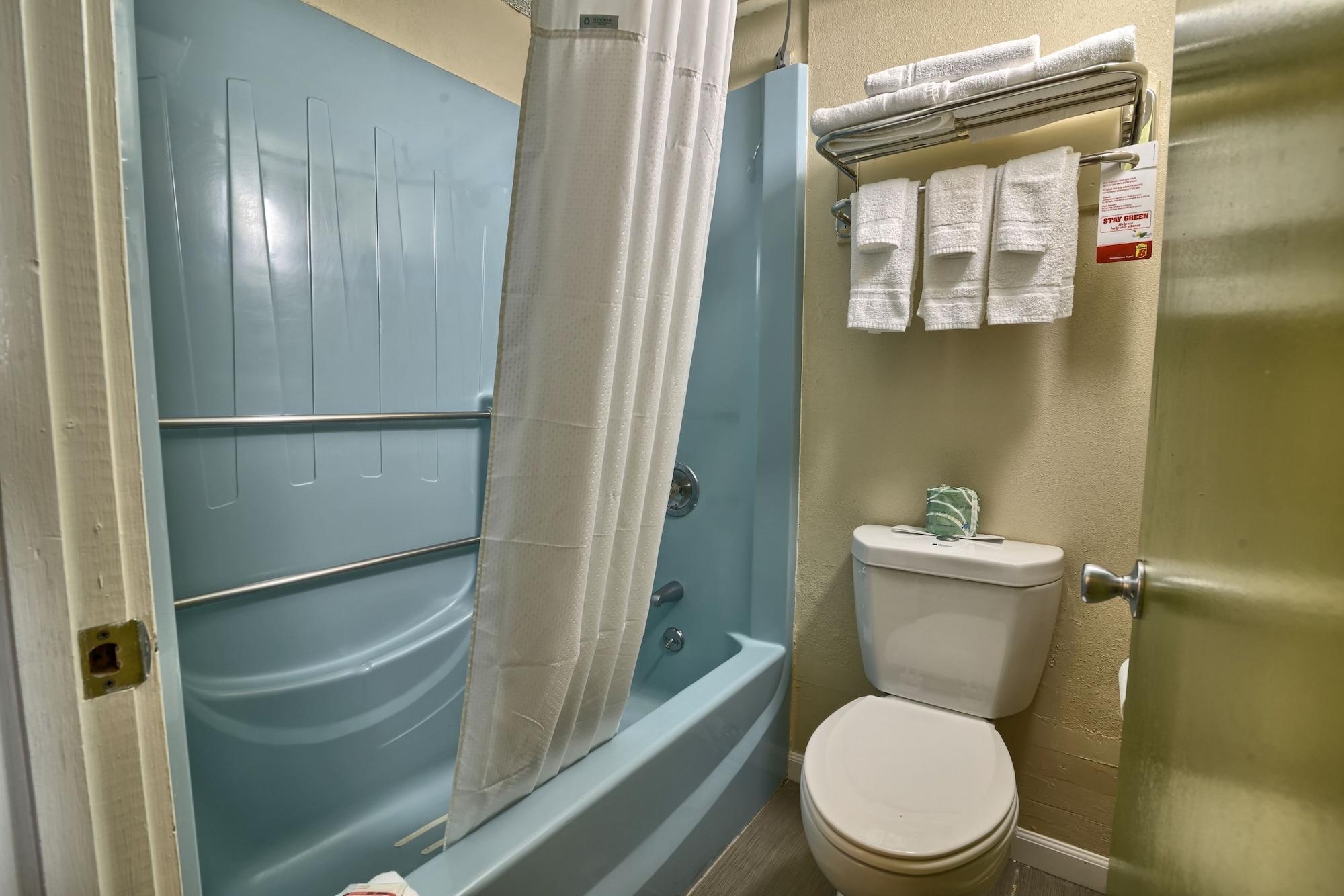 Super 8 By Wyndham Bangor Hotel Ngoại thất bức ảnh