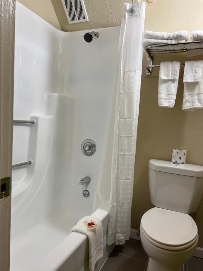 Super 8 By Wyndham Bangor Hotel Ngoại thất bức ảnh